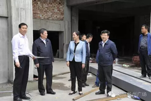 市長(zhǎng)陳青，副市長(zhǎng)王月成陪同省電力投資集團(tuán)公司總經(jīng)理李輝一行深入階州廣場(chǎng)視察