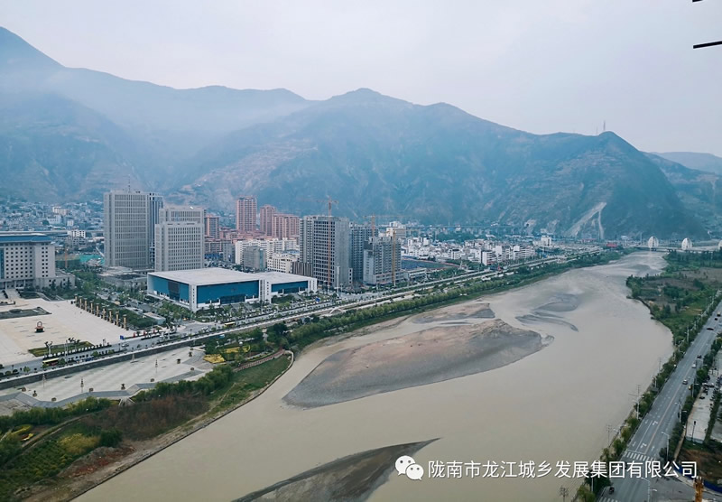 匠心傾注、喜封金頂——龍江?雙子座商住小區(qū)主體順利封頂