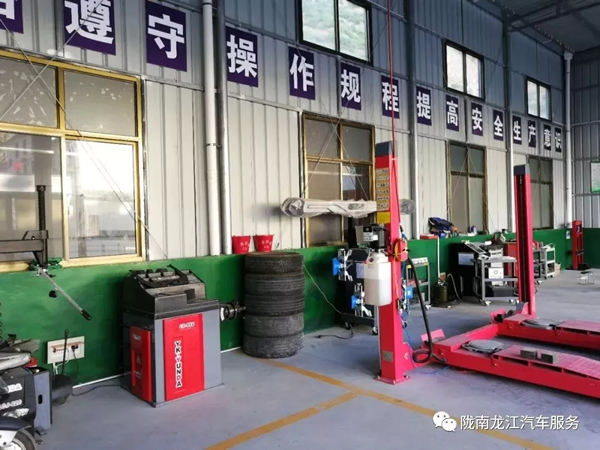 金錘鈑金，銀槍噴漆！龍江汽修值得信賴！