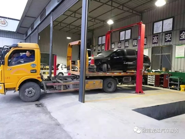金錘鈑金，銀槍噴漆！龍江汽修值得信賴！