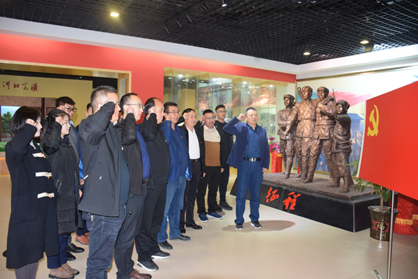 市龍江集團開展“不忘初心、牢記使命”主題黨日活動