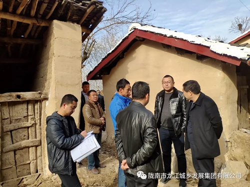 市龍江集團(tuán)在文縣橋頭鎮(zhèn)安子坡村開展“解難題、辦實事、送溫暖”活動