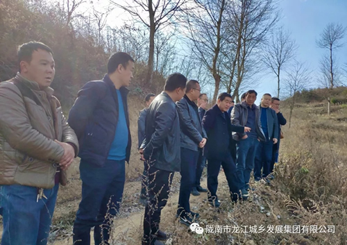 市龍江集團(tuán)在文縣橋頭鎮(zhèn)安子坡村開展“解難題、辦實事、送溫暖”活動